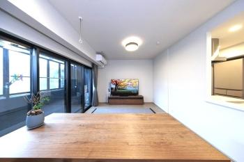 自然光が入るリビングダイニング