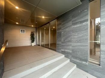 エントランス前