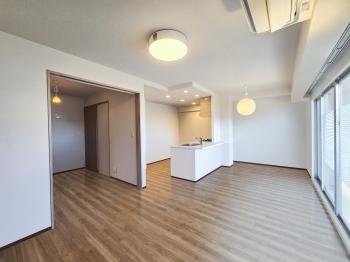 リビングダイニング～洋室２（CGで作成したリフォームイメージです。）