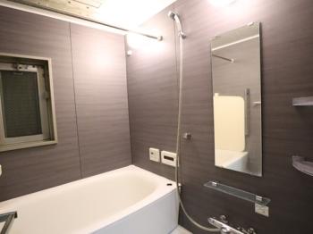 窓があり、自然換気によって湿気やカビ対策ができ、清潔な浴室を保つことができます。