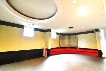 気品のあるデザインのエントランスロビー