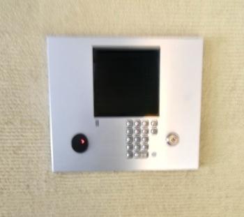 TVモニター付ののエントランス。