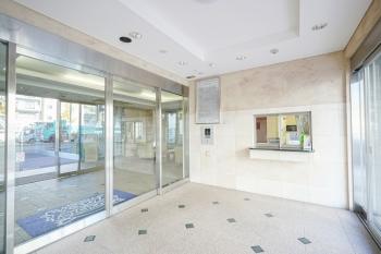 エントランスは安心のオートロックです