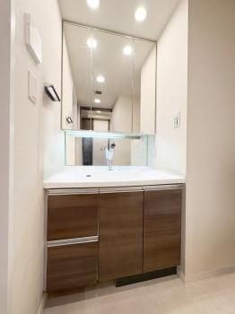 三面鏡洗面化粧台（CGで作成したリフォームイメージです。）