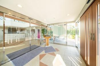 オートロック機能が設置されている風除室です。