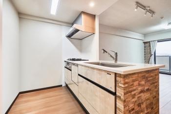 食器洗浄乾燥機付きのキッチン。 CGで 作成した リフォーム イメージ です。