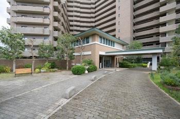 車の乗り降りに便利な車寄せのあるエントランス