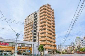 高層マンションで、都市型の洗練されたデザイン