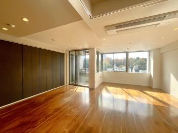 リビングダイニング約１８．１帖