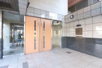 エントランス前