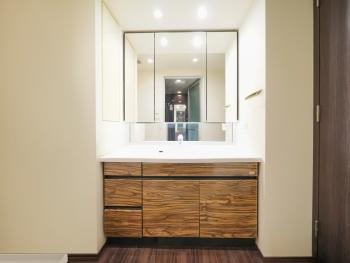 洗面化粧台（CGで作成したリフォームイメージです）