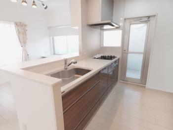 キッチン写真　CGで加工したリフォームイメージになります。