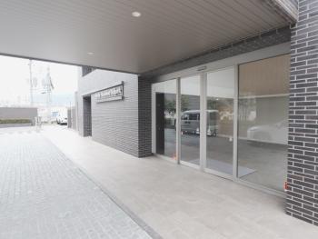 屋根付きの車寄せスペース