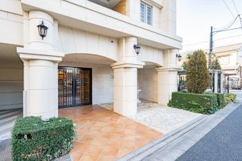 エントランス前