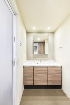 洗面室／3面鏡付き洗面化粧台（CGで作成したリフォームイメージ）