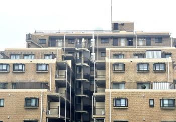 存在感あふれるタイル貼外観