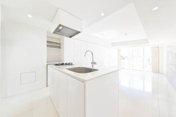 システムキッチン、洋室　（CGで作成したリフォームイメージです）