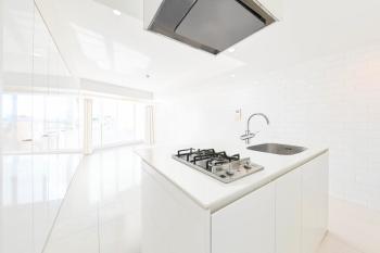 システムキッチン、洋室　（CGで作成したリフォームイメージです）