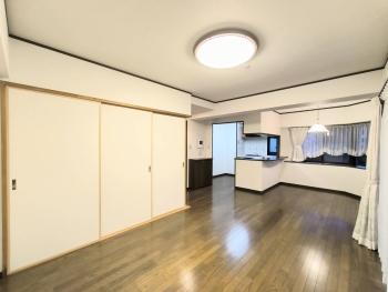 ２面採光のリビングダイニングです。