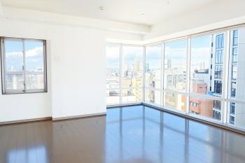 大きな窓があり、開放感があります