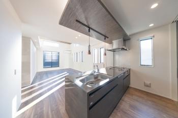 南・西2面採光のLDK（CGで作成したリフォームイメージです）