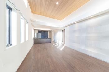 天井高3.5ｍ、床暖房完備のLD（CGで作成したリフォームイメージです）