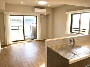 リビングダイニングキッチン（約１３．３帖）　エアコン設置