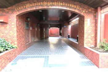 ゆとりあるエントランスアプローチ