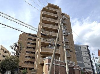 総戸数６３戸のマンションです。