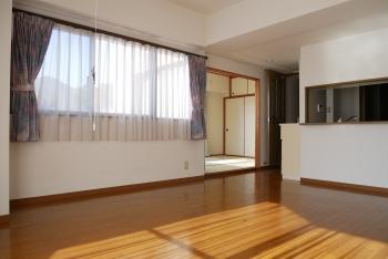 リビングダイニングキッチンは二面採光で明るく開放的な空間です