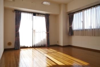 リビングダイニングキッチンは二面採光で明るく開放的な空間です