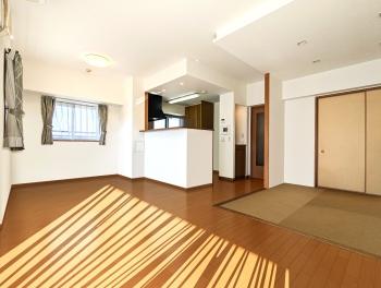 リビングダイニング　（CGで作成したリフォームイメージです）