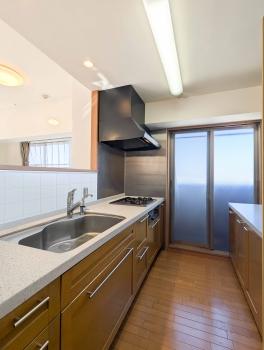 キッチン　（CGで作成したリフォームイメージです）