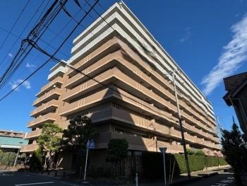 タイル張りの外観