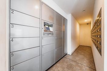 共用部に宅配ボックスがあるため、不在時にも荷物の受け取りが可能です。