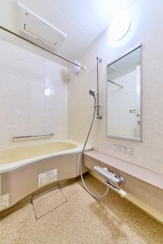 浴室乾燥機付きバスルーム