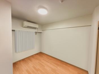 洋室２。現況写真と間取図によりCGで作成したリフォームイメージです。