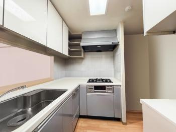 キッチン。現況写真と間取図によりCGで作成したリフォームイメージです。