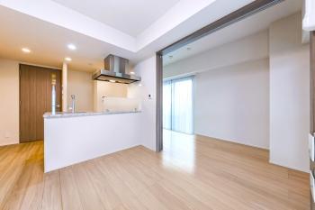 リビングダイニング・洋室　（CGで作成したリフォームイメージです）