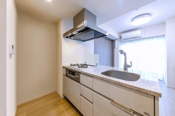 キッチン　（CGで作成したリフォームイメージです）