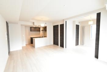 リビング・ダイニング、キッチン（約１６．６帖）