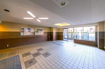 広々としたエントランスホール