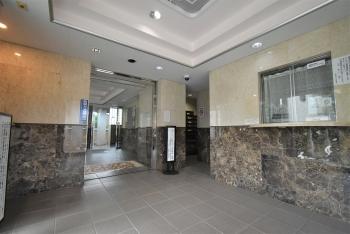 防犯性の高いオートロックシステムを採用