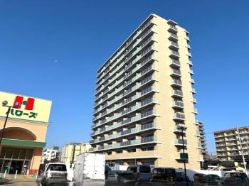 24時間営業の商業施設隣接