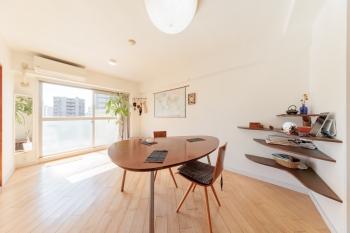 リビングダイニング　日当たり良好