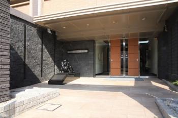 エントランス前