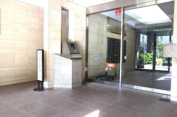 エントランス。清掃が行き届いており、いつも綺麗です。