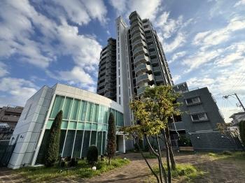 建物北西側外観