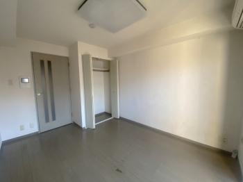 クロゼット付きの洋室