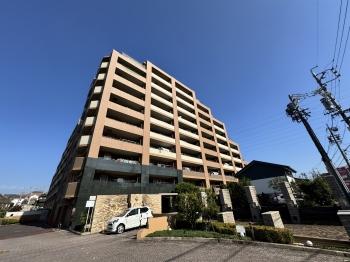 建物南西側外観